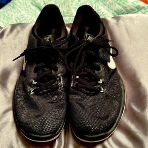 Black Nikes size 8 1/2